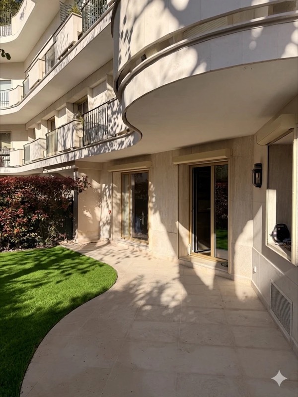 Saint-James, Neuilly-sur-Seine